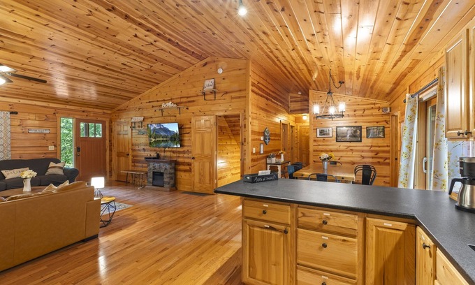Logan Cabin | Relaxing Retreat with Hot-Tub, Game Rm, Fire-Pit, Fishing Pond, 17 Private Acres