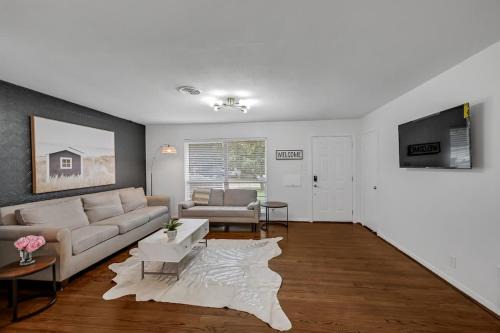 Houston House | Relaxing Retreat with Spacious Living & Cozy Vibes
