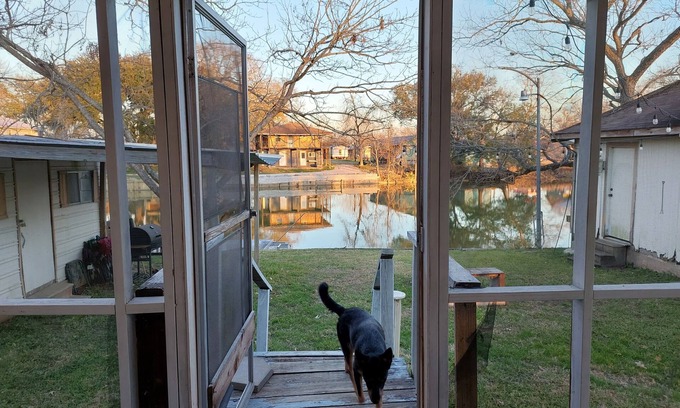 Trinity House | Relaxing River House on Trinity River