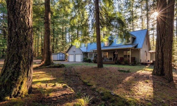 Zigzag House | Relaxing River Retreat