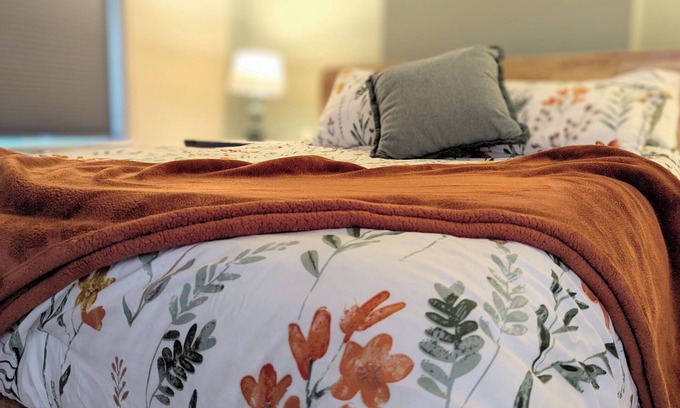 Cumberland Apartment | Relaxing Rustic Oasis II - 6 min walk to Downtown! Cyclist Welcomed!