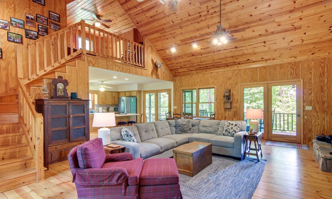 Saluda House | Relaxing Saluda Home Near Waterfall Trails!