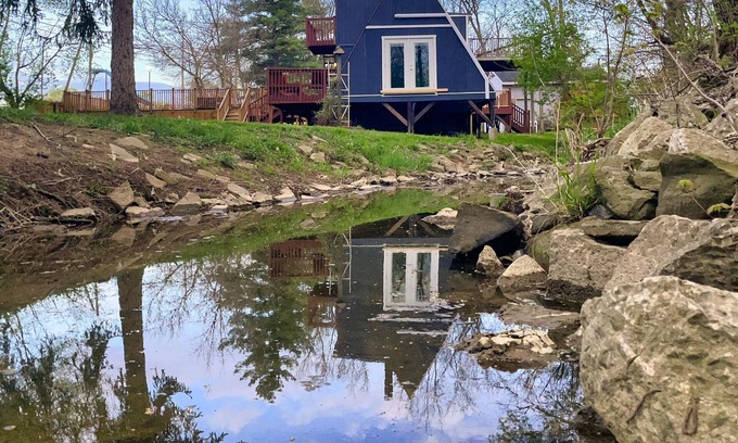 Findlay Ski Chalet | Relaxing Scenic 1 Bedroom Retreat With Private Hot Tub