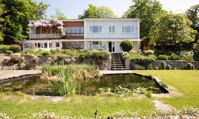 Glastonbury House | Relaxing, secluded house in Glastonbury, Somerest. By trees, views and the Tor