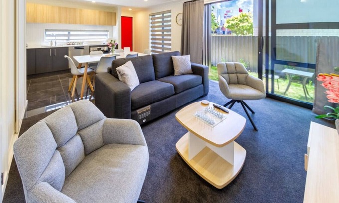 Riccarton House | Relaxing stay across from Westfield mall Sleeps 6