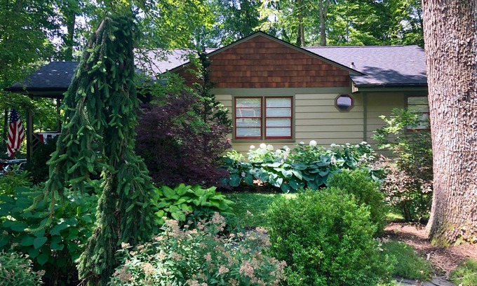 Black Mountain House | Relaxing Stay in Black Mountain, NC