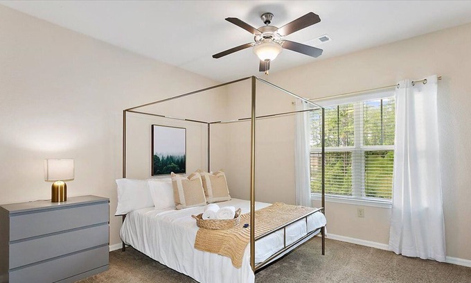 Northside Condo | Relaxing stay on the lake & Pet Friendly