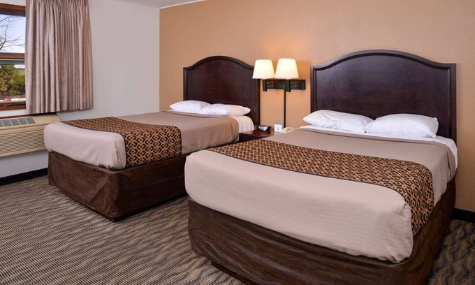 Atlantic Hotel | Relaxing Stay w/Complimentary Breakfast & Pet-Friendly Rooms Near Highway 6
