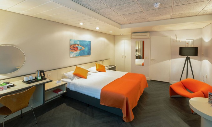 Municipality of Zeist House | Relaxing Stay with On-site Restaurant, Pool, Free Parking, & Peaceful Atmosphere