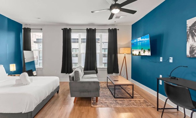 North Hyde Park Apartment | Relaxing Studio | Pool & Gym | Central!