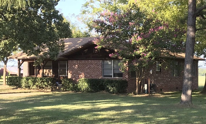 Antlers House | Relaxing three bedroom house on our working cattle ranch just outside city limit