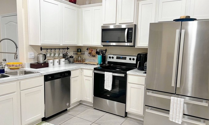 Baymeadows House | Relaxing Townhome! near Mayo-HCA Memorial Hospital