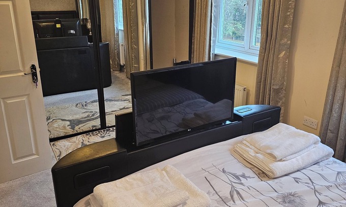 Mickleover House | Relaxing Townhouse with spacious interior in Derby near Nottingham