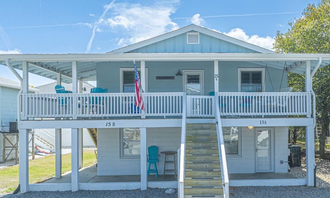 Wrightsville Beach House | RELAXING upper unit of duplex house - 5 minute walk to beach & Banks Channel