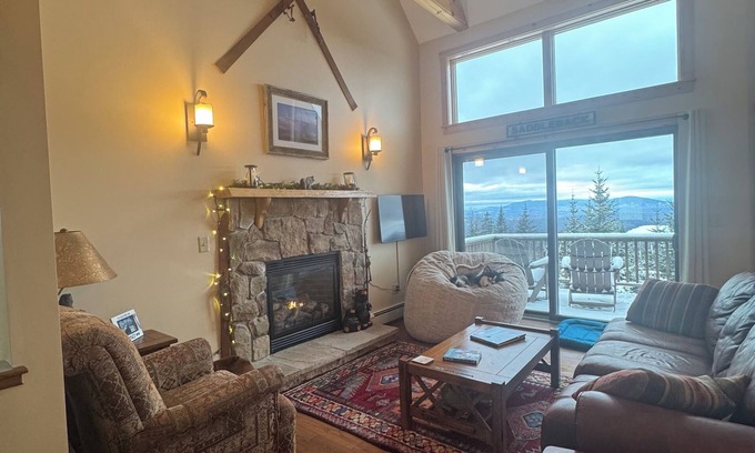 Rangeley Condo | Relaxing Mountainside Getaway! Ski in Ski out