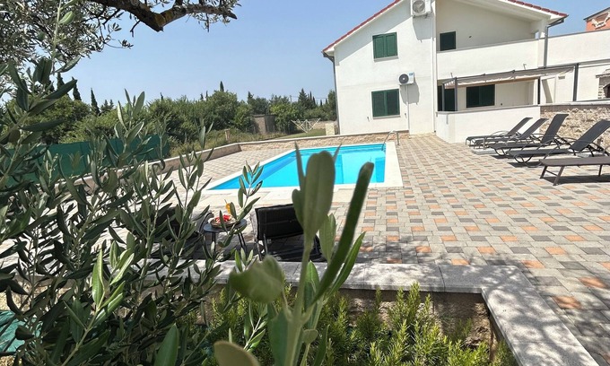 Benkovac House | Relaxing vacation in a holiday home with pool in beautiful Dalmatia
