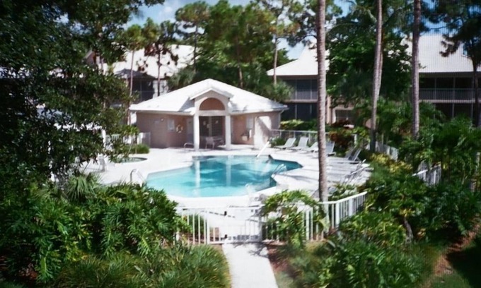 Bonita Shores Condo | Relaxing Vanderbilt Lakes Condo