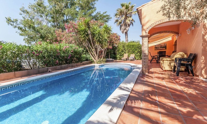 Sant Pere Pescador House | Relaxing Villa Steps from Beach