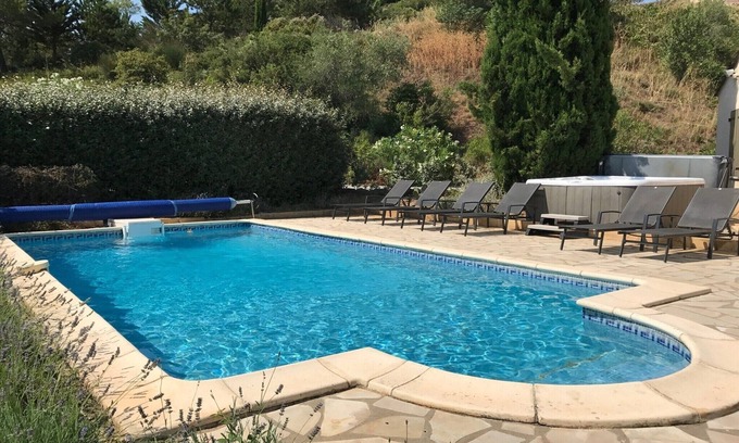 Beaufort Villa | Relaxing Villa Near Lake & Beaches