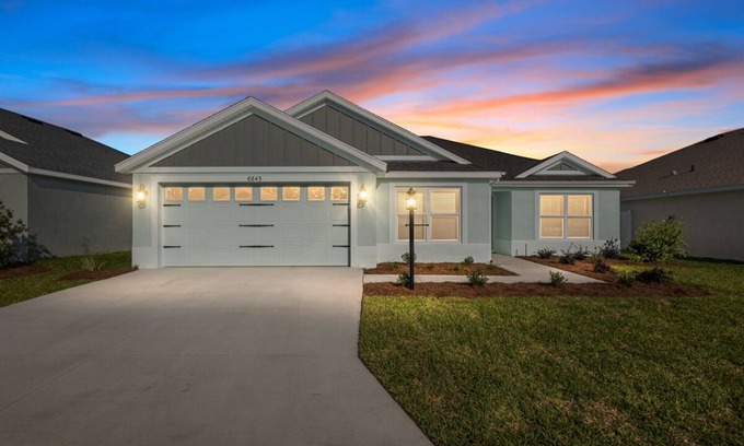 Okahumpka House | Relaxing Villages Retreat w/4-person Golf Cart and Grill - NEW designer home