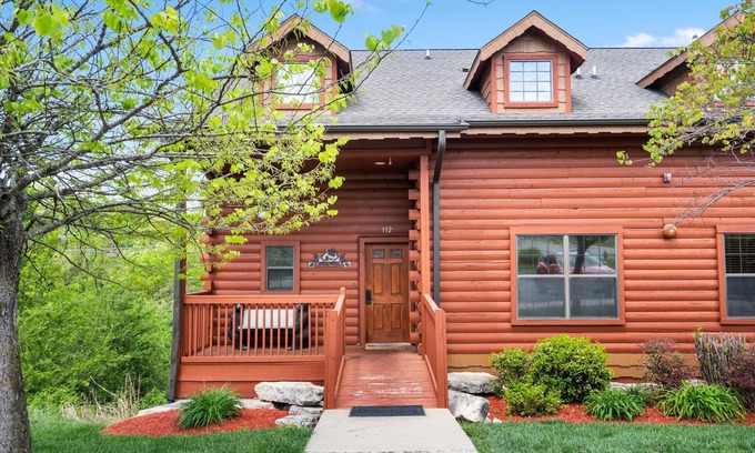 Branson Theater District Cabin | Relaxing Walk-in Cabin in Branson Theatre District, Golf and Ticket Discounts