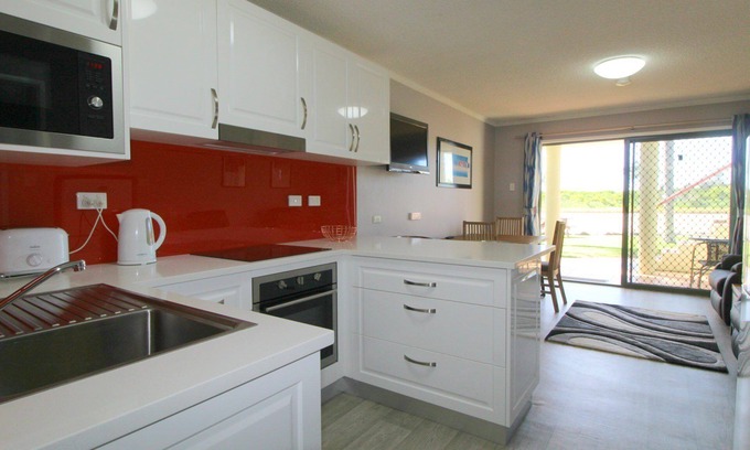 Crescent Head Apartment | RELAXING WATER FRONTAGE APARTMENT