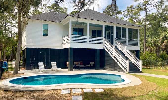 Edisto Island House | Relaxing water view home near the beach with private pool, spacious interior