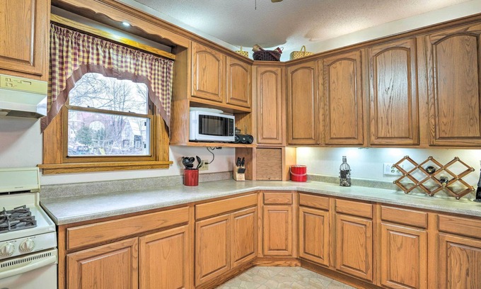 Washburn House | Relaxing Waterloo Retreat w/Orchard View!