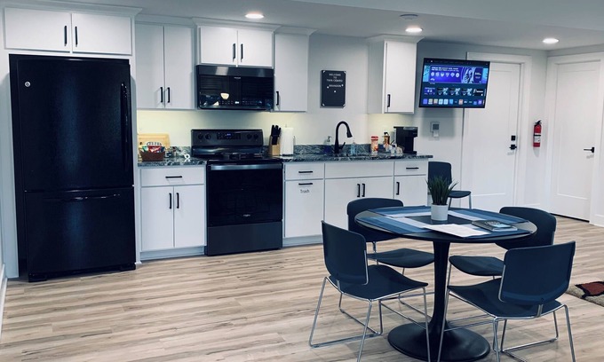 Edwardsville Apartment | Relaxing Woodland Getaway
