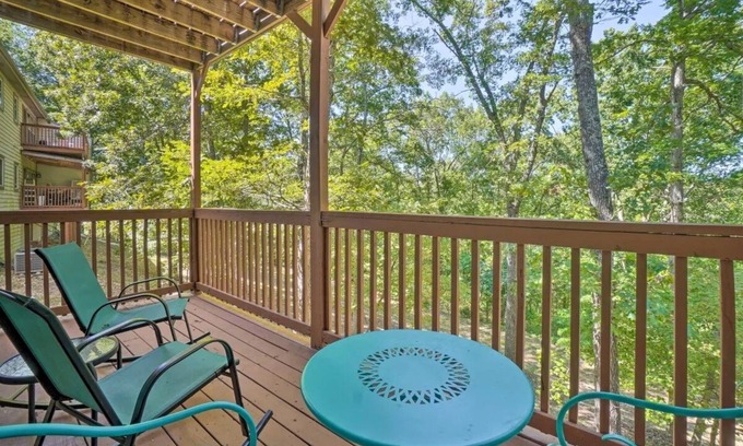 Branson West Condo | Relaxville Condo in Stonebridge Village - 5 minutes to Silver Dollar City