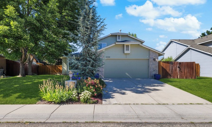 Eagle House | Relocations, Corporate- Large Eagle Home, 4 bedroom, 83616