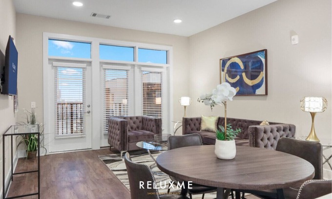Fourth Ward Apartment | Reluxme | 2BR Condo in Center City w/Spa Access