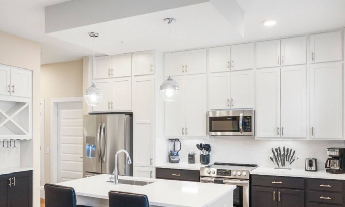 Charlotte Center City Condo | Reluxme | Chic 2BR High-Rise Near Attractions