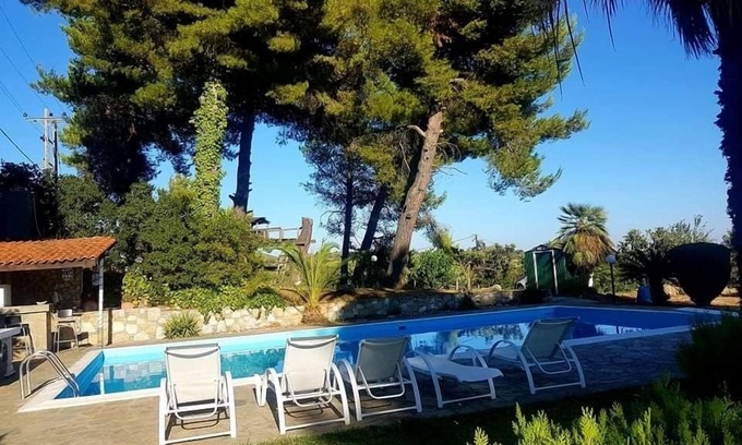 Oropos House | Remarkable 2-Bed House in Varnavas