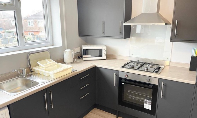 Graig Apartment | Remarkable 3-bed Apartment in Newport