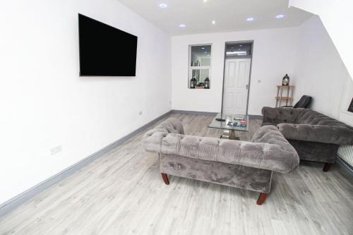 Bradford House | Remarkable 4-Bed House in Bradford