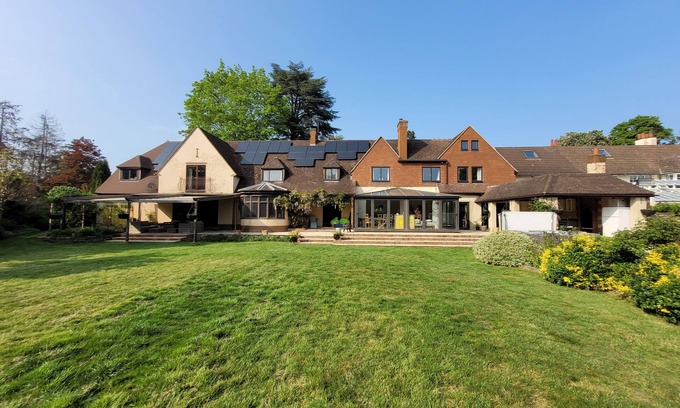 Rushmoor District House | Remarkable 8 Bed Family House Sleeping 16 w/Pool