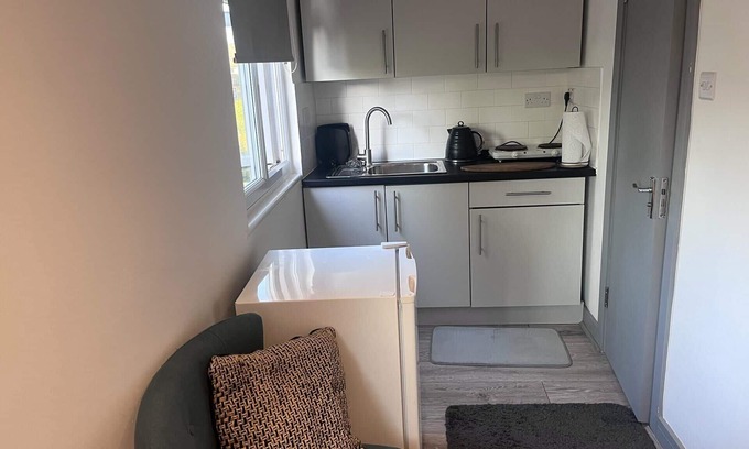 Mawneys Apartment | Remarkable Cozy 1-bed Studio in Romford London Uk