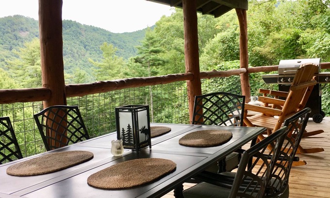 Highlands Cabin | ~Remarkable *HOT TUB* Mountaintop Getaway~ At 3975 Ft!