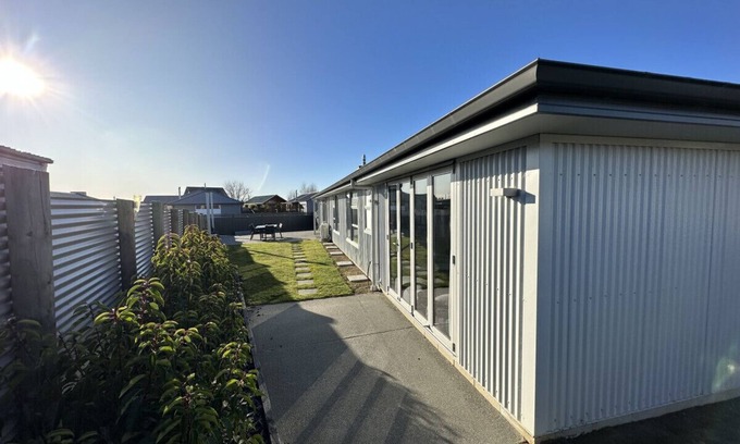 Twizel House | Remarkable Rhoboro Retreat