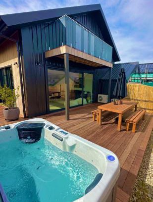 Jacks Point House | Remarkable View with Outdoor Hot Tub