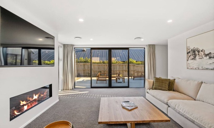 Kawarau Falls House | Remarkables Retreat, close to Ski Fields!