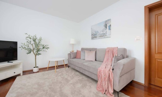 Brodno Apartment | Rembielińska 20 Warsaw | Elegant Apartment | Parking | Close to Metro Station