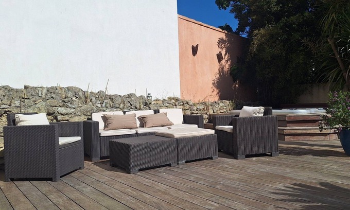 Aigues-Vives Apartment | Remi's apartment – garden and jacuzzi