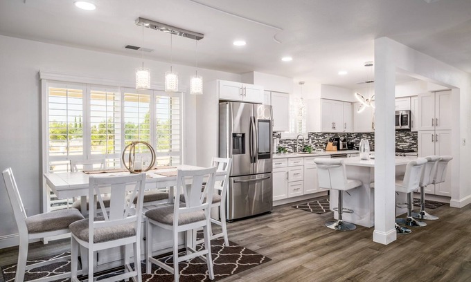 Madera House | Remodeled 1-Acre Ranch Style Home in Madera
