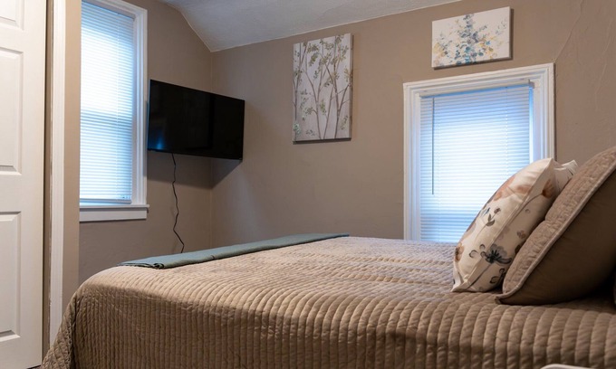 Grand Rapids Apartment | Remodeled 2 Bedroom Duplex Near Downtown