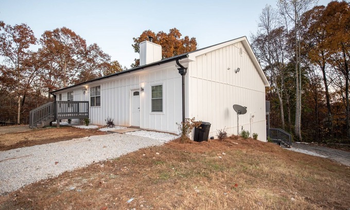 Dawsonville House | Remodeled 2 bedroom home 4 beds Dawsonville 7 miles Atlanta Motorsport