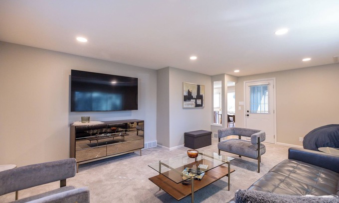 Monona House | Remodeled 3 bedroom home in Monona. Close to Downtown!