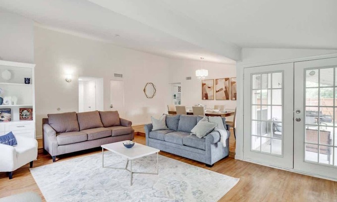 North Central Carrollton House | Remodeled 3 bedroom with central location Carrollton