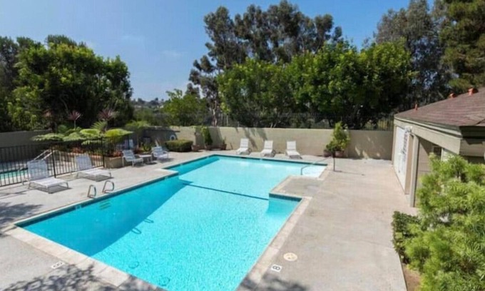 University City House | Remodeled 3br in La Jolla-UCSD with AC with large office